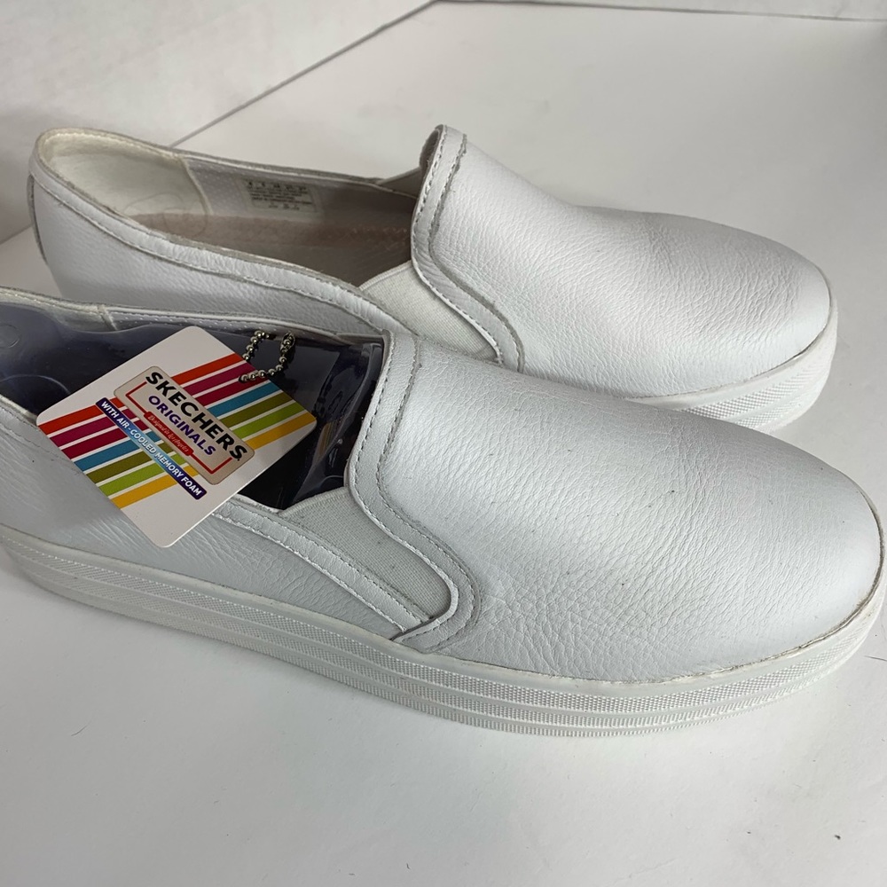 BNIB Sketchers White Platform Shoe